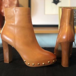 NIB Vince Camuto “NEVVINA” Booties
